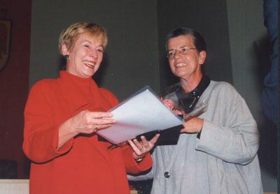 Dr. Christine Bergmann und Elke Plöger, Vorsitzende Ost der Frauenbrücke